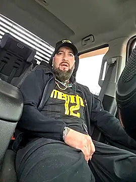 Snapshot of Beardedtattood chatting on 04.01.26 Beardedtattood online show from 04.01.26