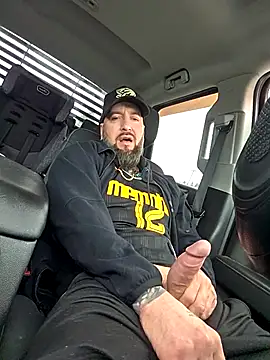 Snapshot of Beardedtattood chatting on 04.01.26 Beardedtattood online show from 04.01.26