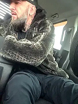 Snapshot of Beardedtattood chatting on 04.12.26 Beardedtattood online show from 04.12.26