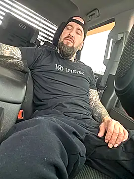 Snapshot of Beardedtattood chatting on 04.13.26 Beardedtattood online show from 04.13.26