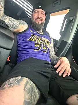 Snapshot of Beardedtattood chatting on 04.25.26 Beardedtattood online show from 04.25.26