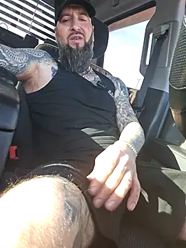 Snapshot of Beardedtattood chatting on 05.15.26 Beardedtattood online show from 05.15.26