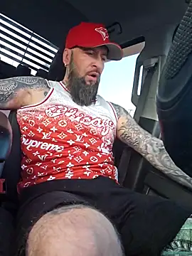 Snapshot of Beardedtattood chatting on 05.18.26 Beardedtattood online show from 05.18.26