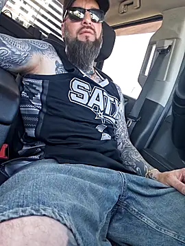 Snapshot of Beardedtattood chatting on 05.19.26 Beardedtattood online show from 05.19.26