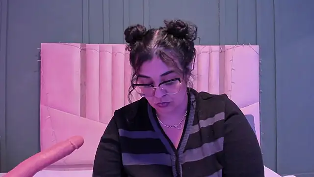 Reginavegaa online show from 02.04.25