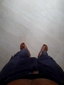 Snapshot of SuranSexy33 chatting on 01.02.25 SuranSexy33 online show from 01.02.25