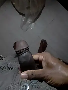 Snapshot of SuranSexy33 chatting on 01.05.25 SuranSexy33 online show from 01.05.25