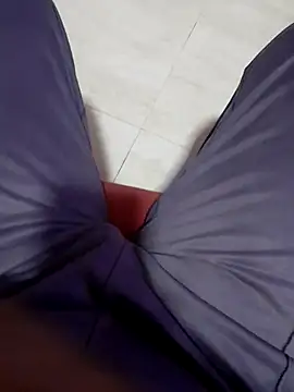 Snapshot of SuranSexy33 chatting on 02.22.25 SuranSexy33 online show from 02.22.25