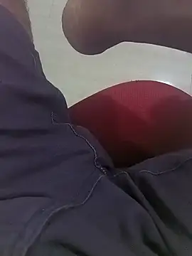 Snapshot of SuranSexy33 chatting on 11.21.25 SuranSexy33 online show from 11.21.25