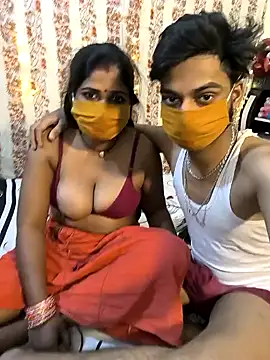 Snapshot of Indian_Lust_Couple chatting on 12.14.24 Indian Lust Couple online show from 12.14.24