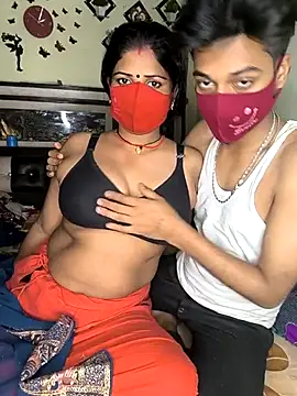 Snapshot of Indian_Lust_Couple chatting on 02.18.25 Indian Lust Couple online show from 02.18.25