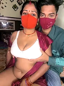 Snapshot of Indian_Lust_Couple chatting on 02.19.25 Indian Lust Couple online show from 02.19.25