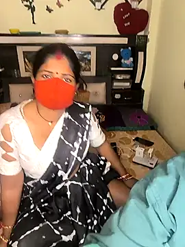 Snapshot of Indian_Lust_Couple chatting on 03.22.25 Indian Lust Couple online show from 03.22.25