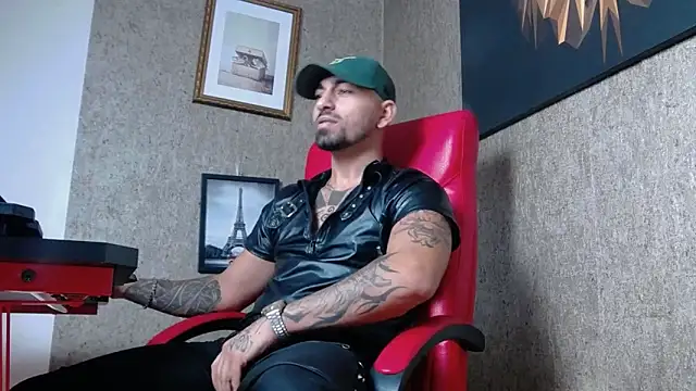 Snapshot of NigelBoydXXX chatting on 12.05.24 NigelBoydXXX online show from 12.05.24