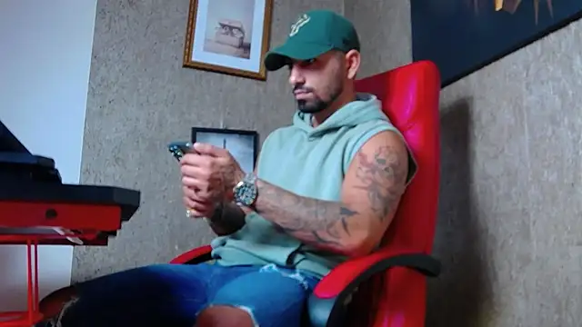 Snapshot of NigelBoydXXX chatting on 12.18.24 NigelBoydXXX online show from 12.18.24