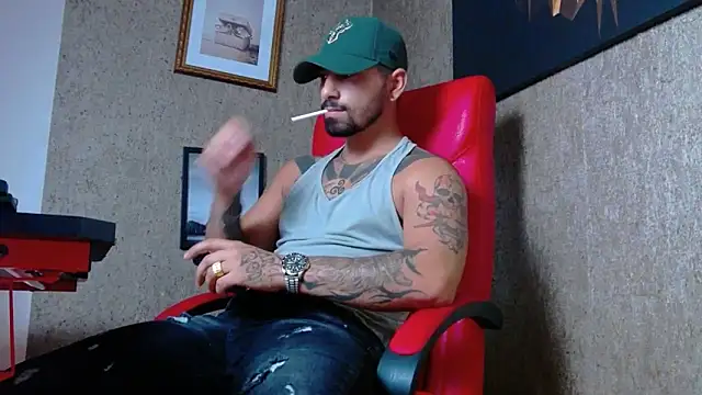 Snapshot of NigelBoydXXX chatting on 12.21.24 NigelBoydXXX online show from 12.21.24