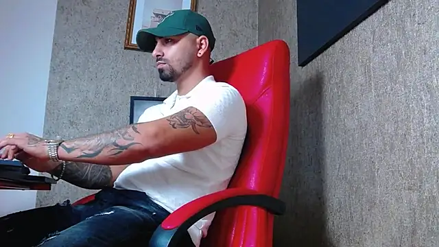 Snapshot of NigelBoydXXX chatting on 01.02.25 NigelBoydXXX online show from 01.02.25