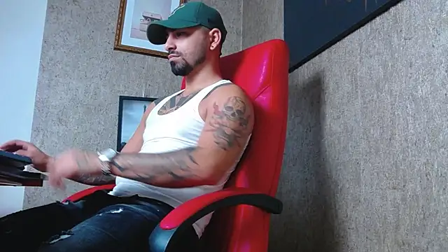 Snapshot of NigelBoydXXX chatting on 01.08.25 NigelBoydXXX online show from 01.08.25
