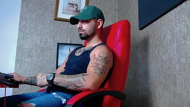 Snapshot of NigelBoydXXX chatting on 01.16.25 NigelBoydXXX online show from 01.16.25