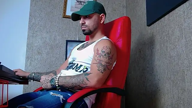 Snapshot of NigelBoydXXX chatting on 01.21.25 NigelBoydXXX online show from 01.21.25