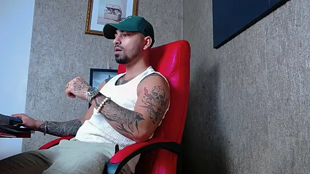 Snapshot of NigelBoydXXX chatting on 01.21.25 NigelBoydXXX online show from 01.21.25