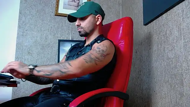 Snapshot of NigelBoydXXX chatting on 01.25.25 NigelBoydXXX online show from 01.25.25