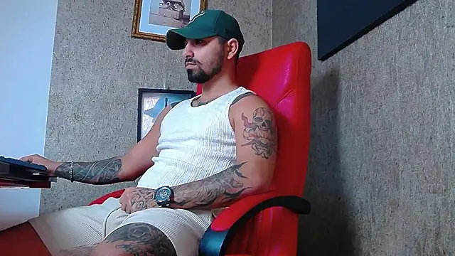 Snapshot of NigelBoydXXX chatting on 02.11.25 NigelBoydXXX online show from 02.11.25