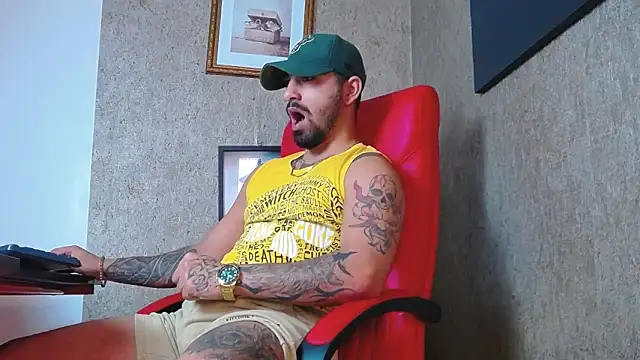 Snapshot of NigelBoydXXX chatting on 02.19.25 NigelBoydXXX online show from 02.19.25