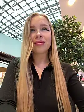 Snapshot of mur_girl chatting on 12.03.24 mur girl online show from 12.03.24