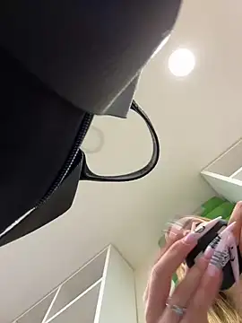 Snapshot of mur_girl chatting on 12.04.24 mur girl online show from 12.04.24