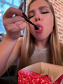 Snapshot of mur_girl chatting on 12.08.24 mur girl online show from 12.08.24