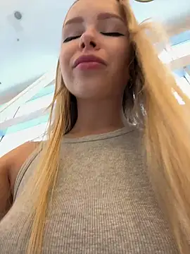 Snapshot of mur_girl chatting on 12.19.24 mur girl online show from 12.19.24