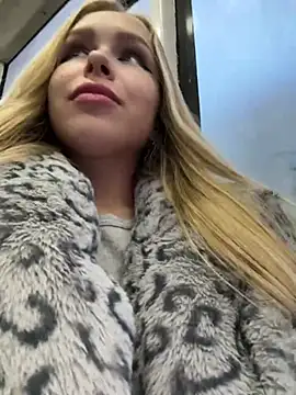 Snapshot of mur_girl chatting on 12.19.24 mur girl online show from 12.19.24