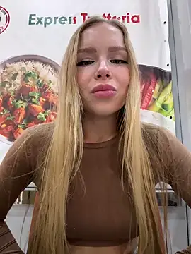 Snapshot of mur_girl chatting on 12.21.24 mur girl online show from 12.21.24