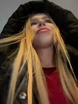 Snapshot of mur_girl chatting on 12.26.24 mur girl online show from 12.26.24