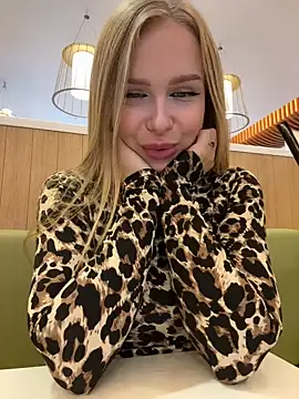 Snapshot of mur_girl chatting on 12.30.24 mur girl online show from 12.30.24