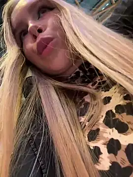 Snapshot of mur_girl chatting on 01.08.25 mur girl online show from 01.08.25