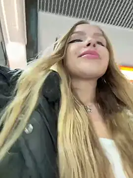 Snapshot of mur_girl chatting on 01.12.25 mur girl online show from 01.12.25