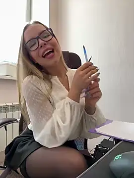 Snapshot of mur_girl chatting on 02.06.25 mur girl online show from 02.06.25