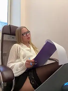 Snapshot of mur_girl chatting on 02.06.25 mur girl online show from 02.06.25