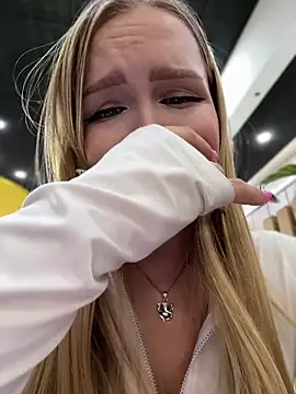 Snapshot of mur_girl chatting on 02.16.25 mur girl online show from 02.16.25