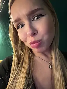 Snapshot of mur_girl chatting on 02.19.25 mur girl online show from 02.19.25