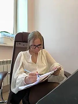 Snapshot of mur_girl chatting on 02.20.25 mur girl online show from 02.20.25