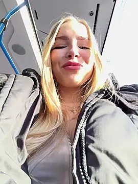 Snapshot of mur_girl chatting on 02.21.25 mur girl online show from 02.21.25