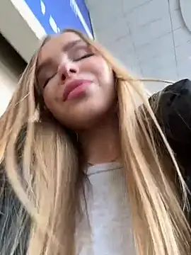 Snapshot of mur_girl chatting on 02.22.25 mur girl online show from 02.22.25