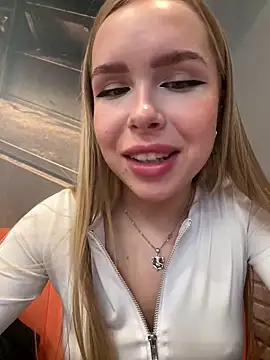 Snapshot of mur_girl chatting on 02.26.25 mur girl online show from 02.26.25