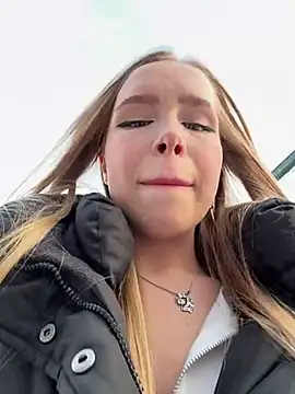 Snapshot of mur_girl chatting on 02.26.25 mur girl online show from 02.26.25