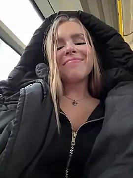 Snapshot of mur_girl chatting on 03.06.25 mur girl online show from 03.06.25