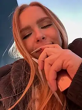 Snapshot of mur_girl chatting on 03.17.25 mur girl online show from 03.17.25