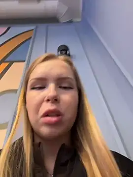 Snapshot of mur_girl chatting on 10.05.25 mur girl online show from 10.05.25